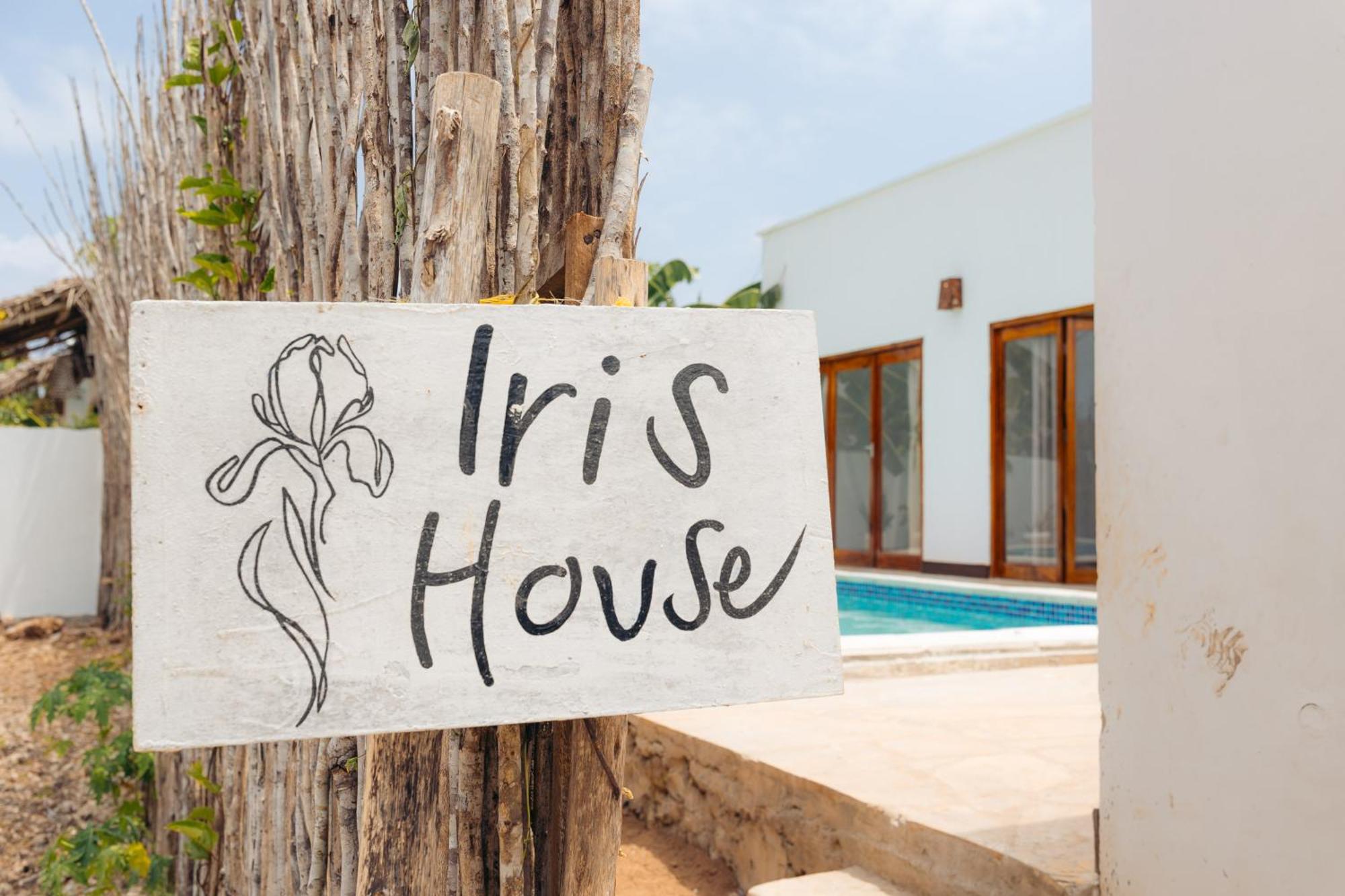 Villa Bukoba - Iris - Private Pool, Ac & Wi-fi *